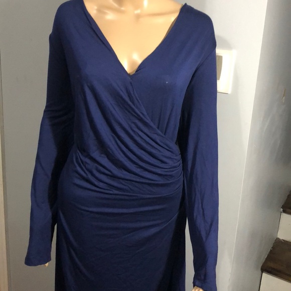 Dresses - Picture 3 of 4